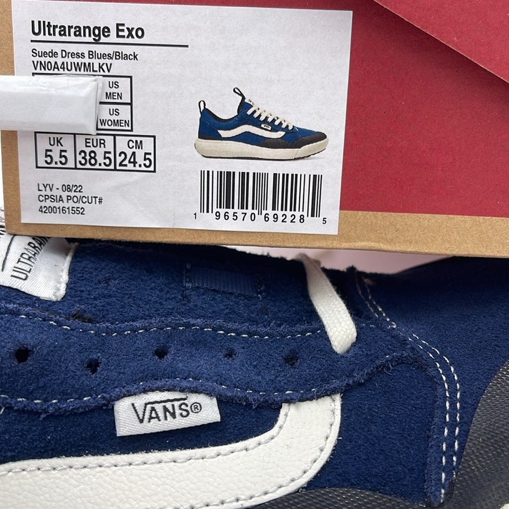 Vans WMNS Blue White Sneakers Ultrarange Exo
Suede Dress Blues/Black
VN0A4UWMLKV - Picture 16 of 16